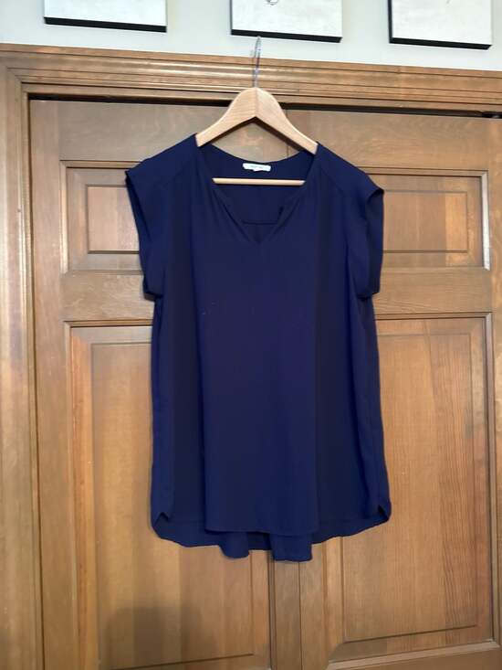 Pleione Tops - Pleione Navy Blue V-Neck Cap Sleeve Pleated Back Blouse Size L